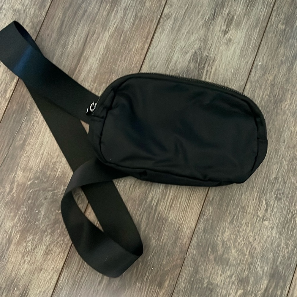 Black belt bag
